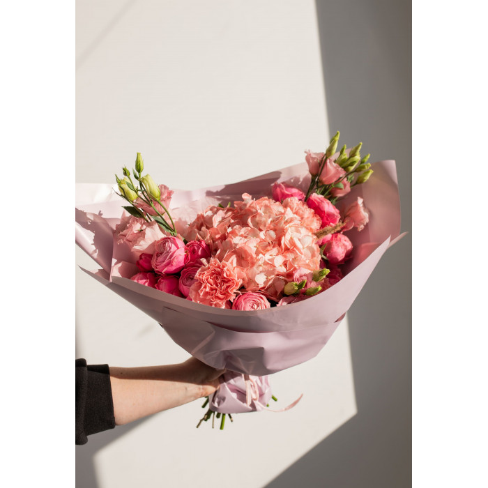 Рожевий букет з гортензією та трояндою-спрей