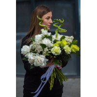 Букет з півоніями екзотичний