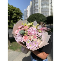 Збірний букет з хризантемою та трояндами