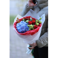 Букет з блакитною гортензією